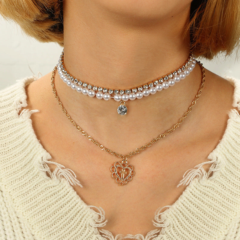Collar de tres capas Vittoria | Perlas, diamantes de imitación y colgante de corazón – Serenyah