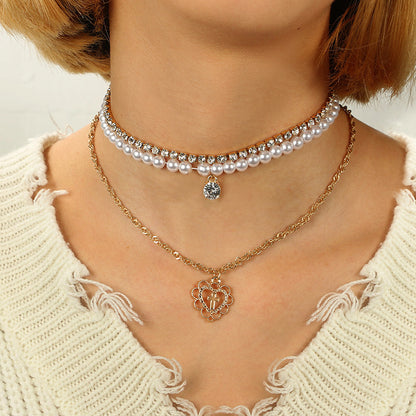 Collar de tres capas Vittoria | Perlas, diamantes de imitación y colgante de corazón – Serenyah