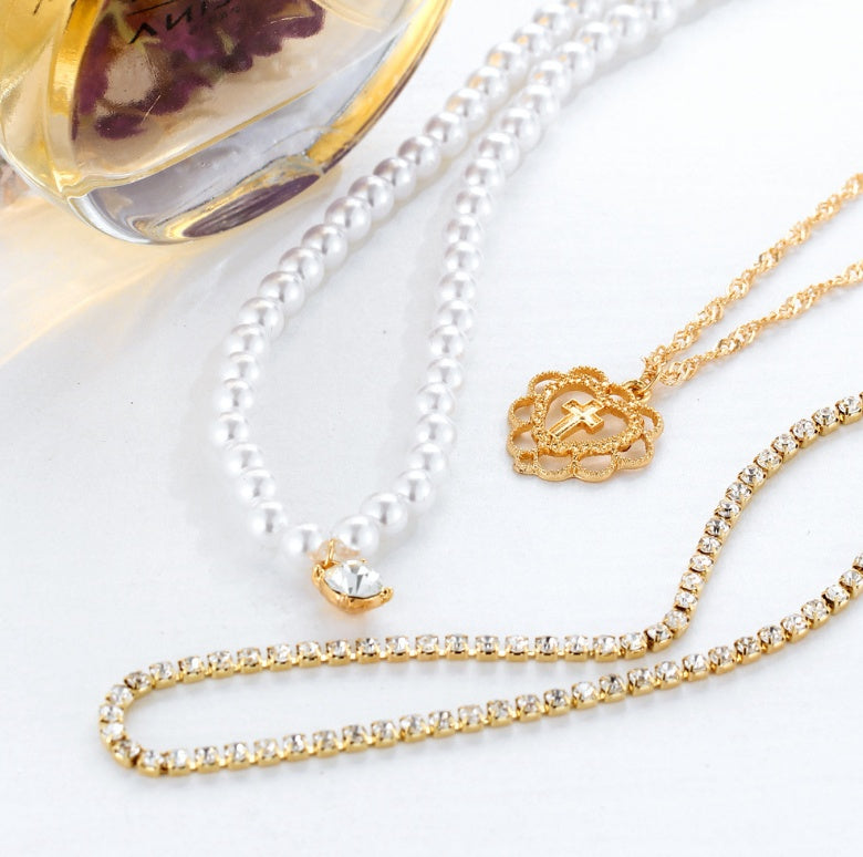 Collar de tres capas Vittoria | Perlas, diamantes de imitación y colgante de corazón – Serenyah