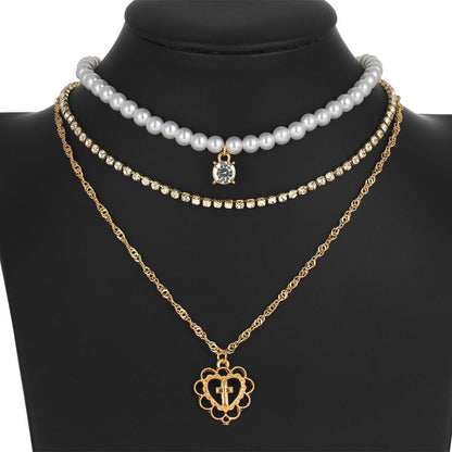 Collar de tres capas Vittoria | Perlas, diamantes de imitación y colgante de corazón – Serenyah