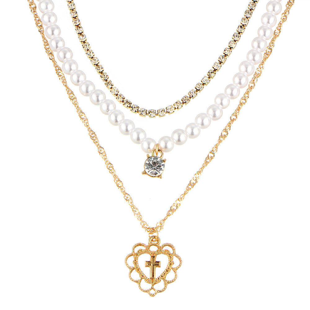 Collar de tres capas Vittoria | Perlas, diamantes de imitación y colgante de corazón – Serenyah