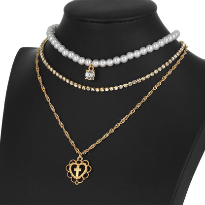 Collar de tres capas Vittoria | Perlas, diamantes de imitación y colgante de corazón – Serenyah