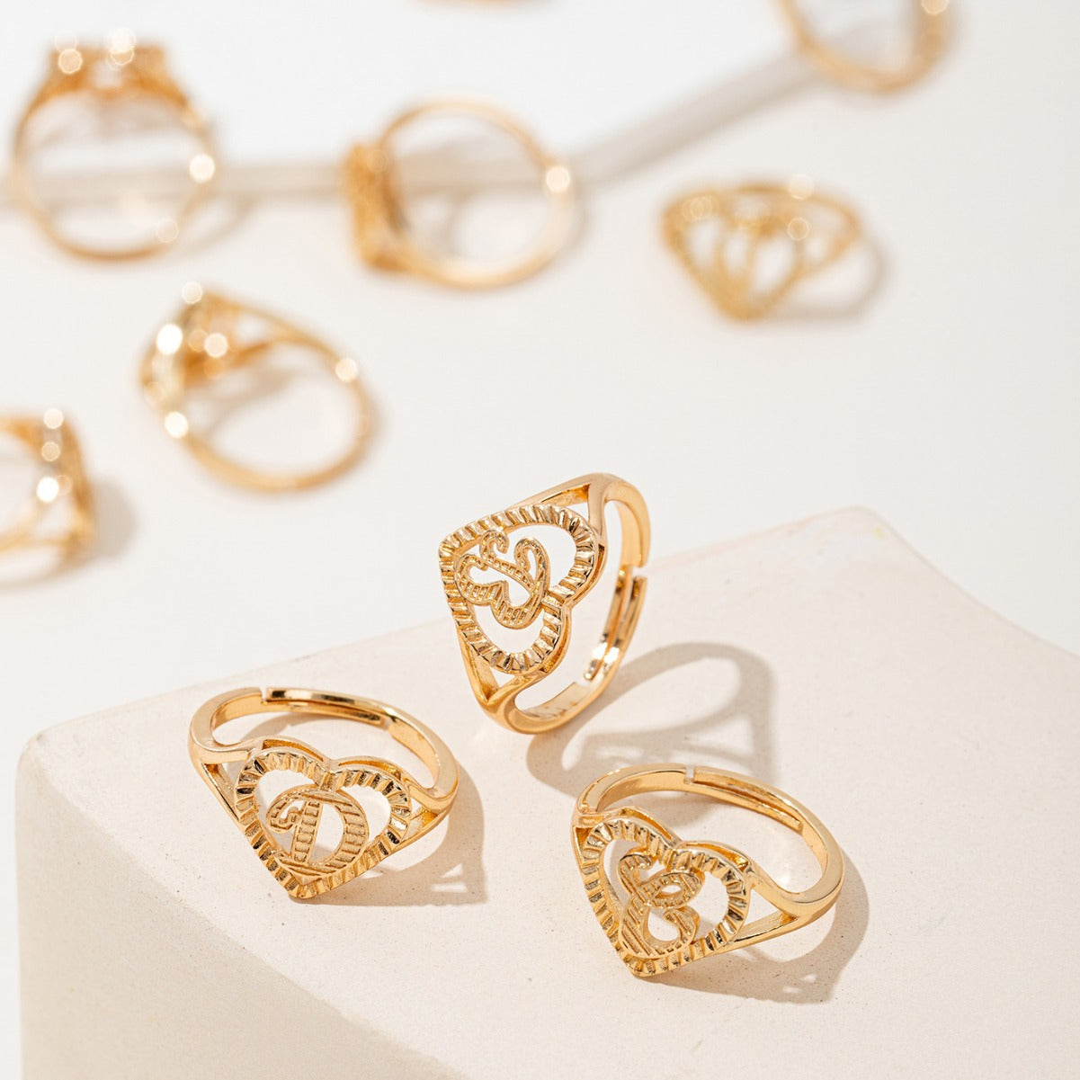 Anillo inicial – Anillo con letra del alfabeto | Joyería minimalista personalizada | Regalo significativo