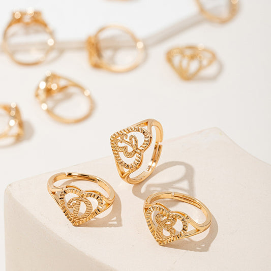 Initiale Ring – Alphabet Letter Ring | Minimalist Personalised Jewelry | Meaningful Gift