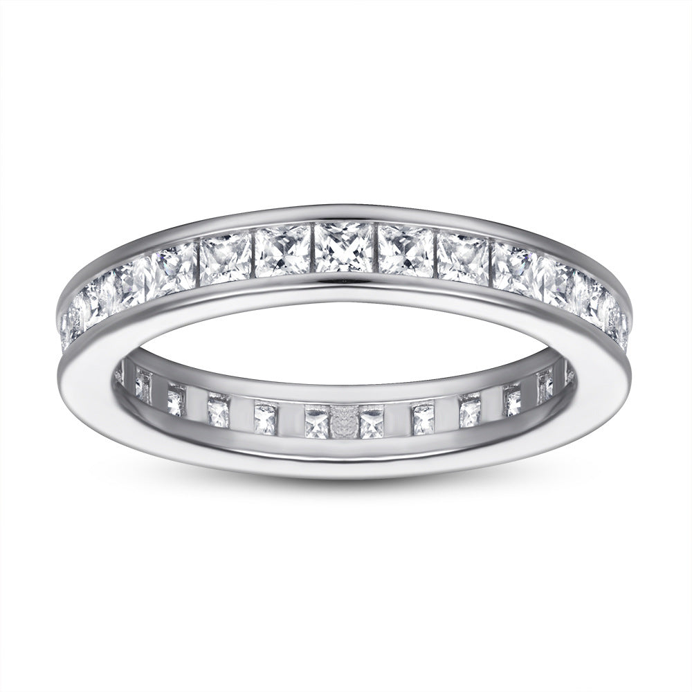Anillo Liora – Anillo de banda plana de plata de ley 925 con línea de microcirconitas | Lujo minimalista