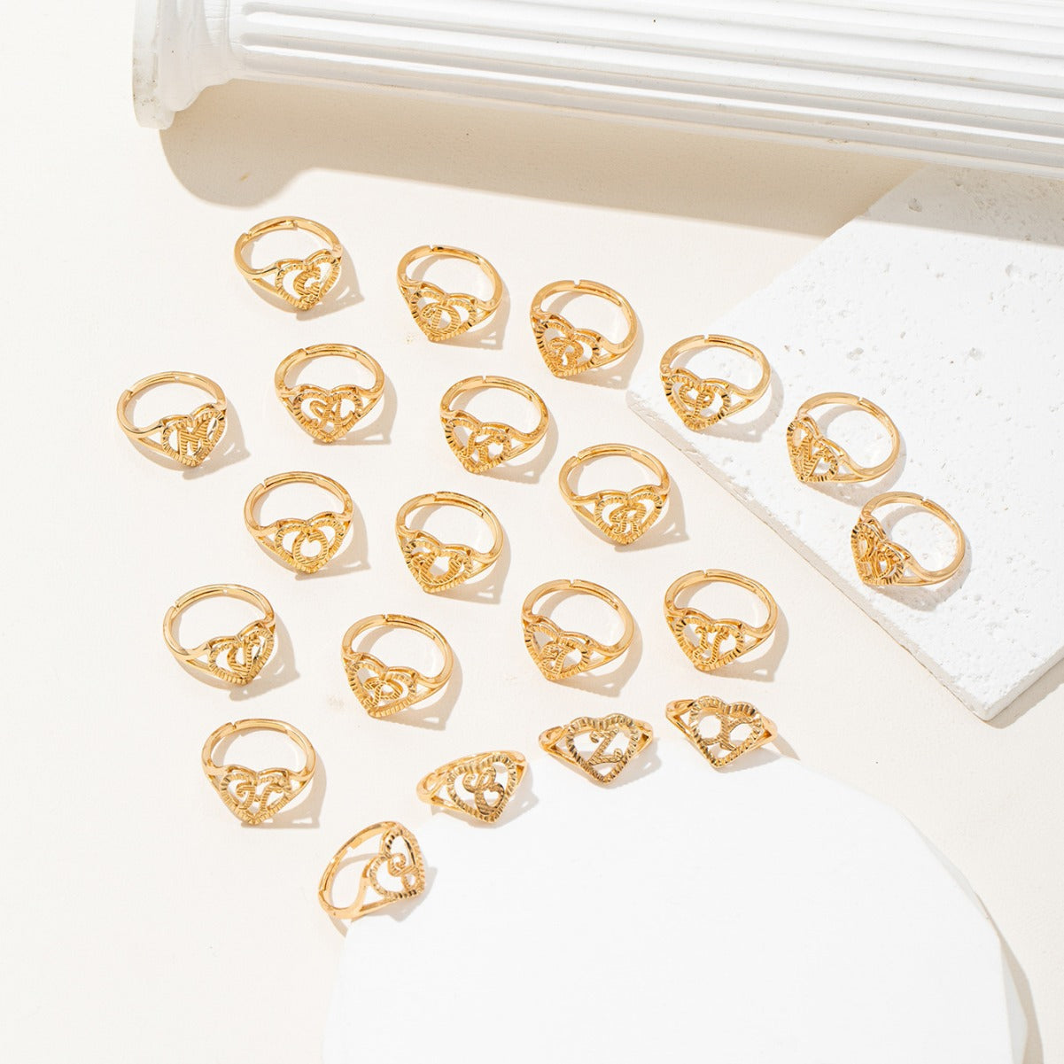 Anillo inicial – Anillo con letra del alfabeto | Joyería minimalista personalizada | Regalo significativo
