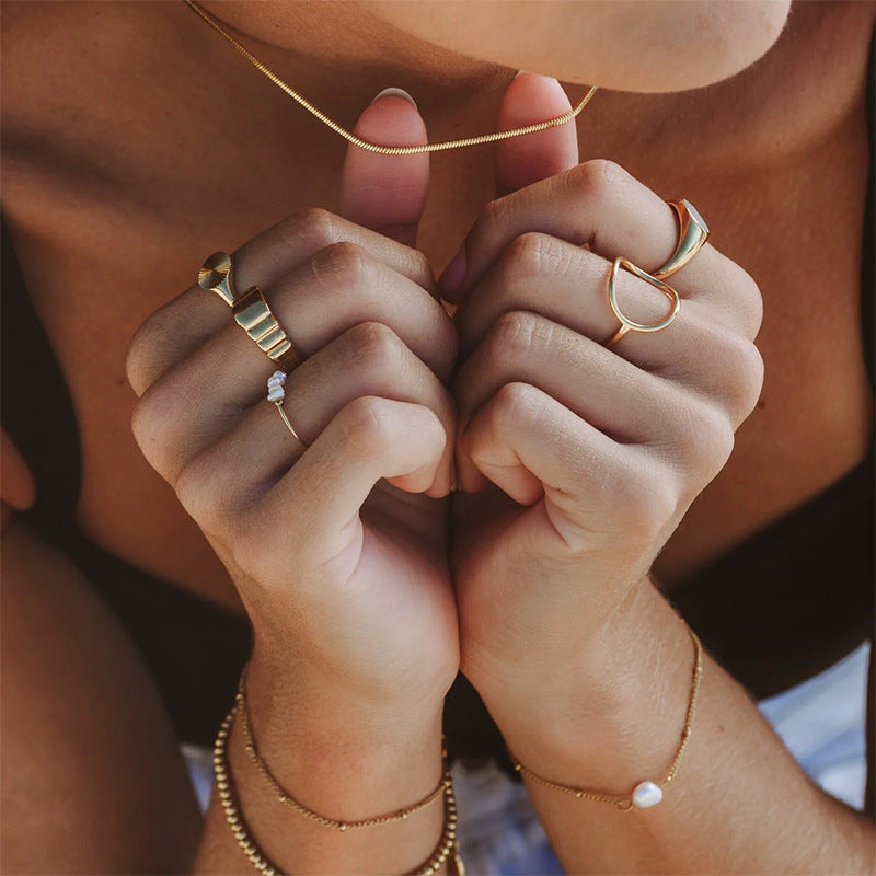 Anillo Aluna – Anillo Abierto Orgánico Chapado en Oro | Joyería Escultórica Minimalista para Mujer