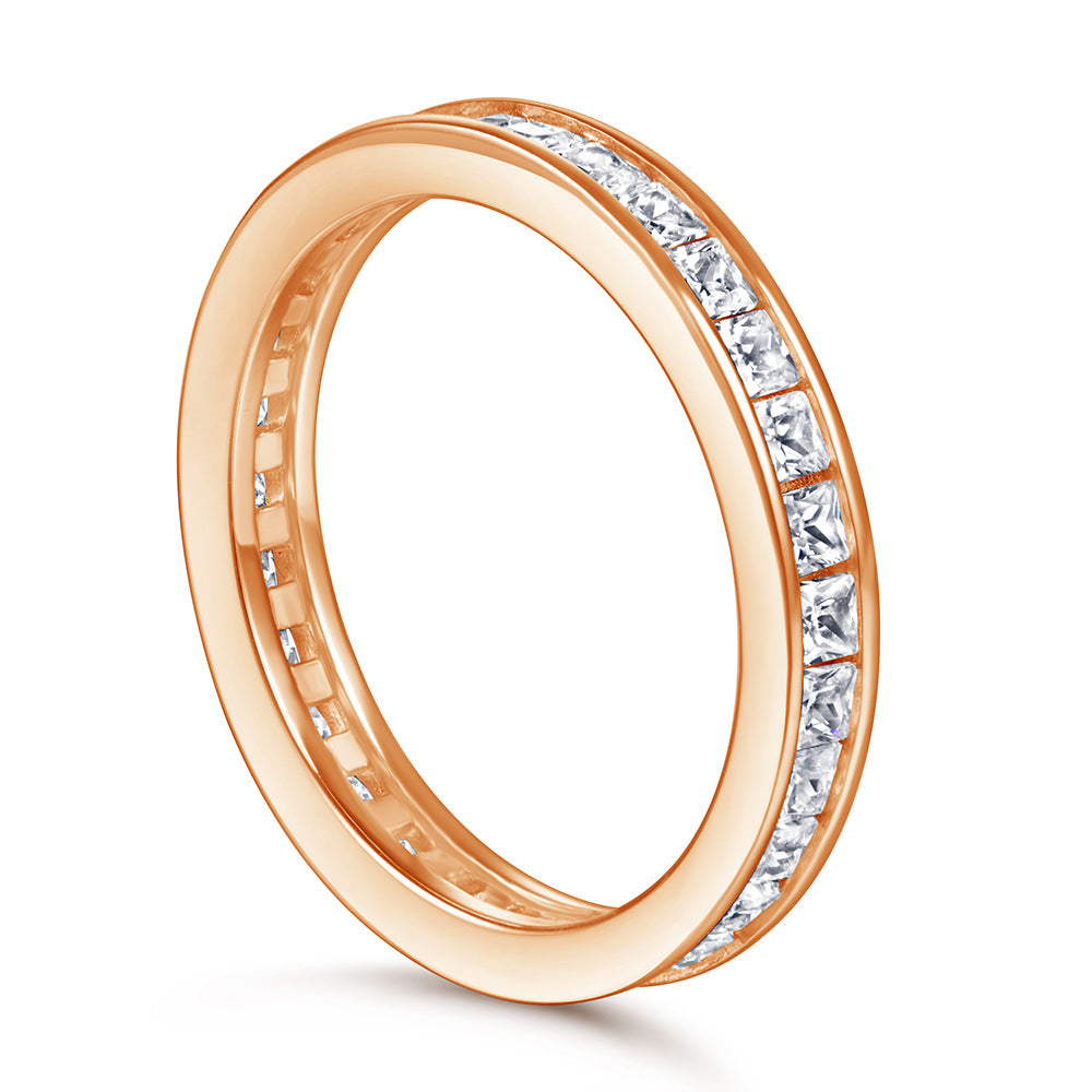 Anillo Liora – Anillo de banda plana de plata de ley 925 con línea de microcirconitas | Lujo minimalista