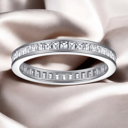 Anillo Liora – Anillo de banda plana de plata de ley 925 con línea de microcirconitas | Lujo minimalista