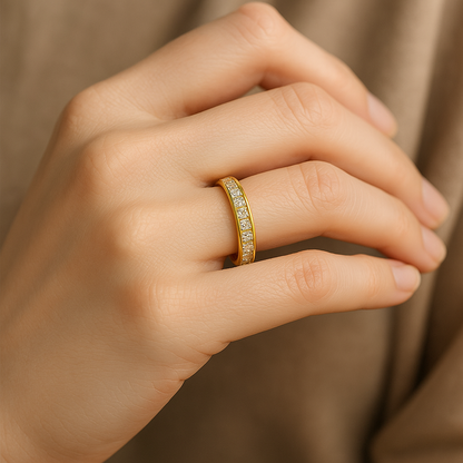 Anillo Liora – Anillo de banda plana de plata de ley 925 con línea de microcirconitas | Lujo minimalista