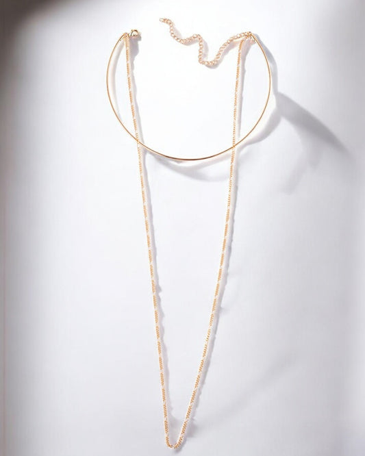 Colar Aureum Curve Banhado a Ouro | Colar Curvado & Corrente Longa – Serenyah