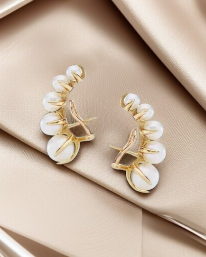 Pendientes Bellamé – Cascadas de Perlas Doradas en Ear Cuff | No Requiere Perforación | Serenyah