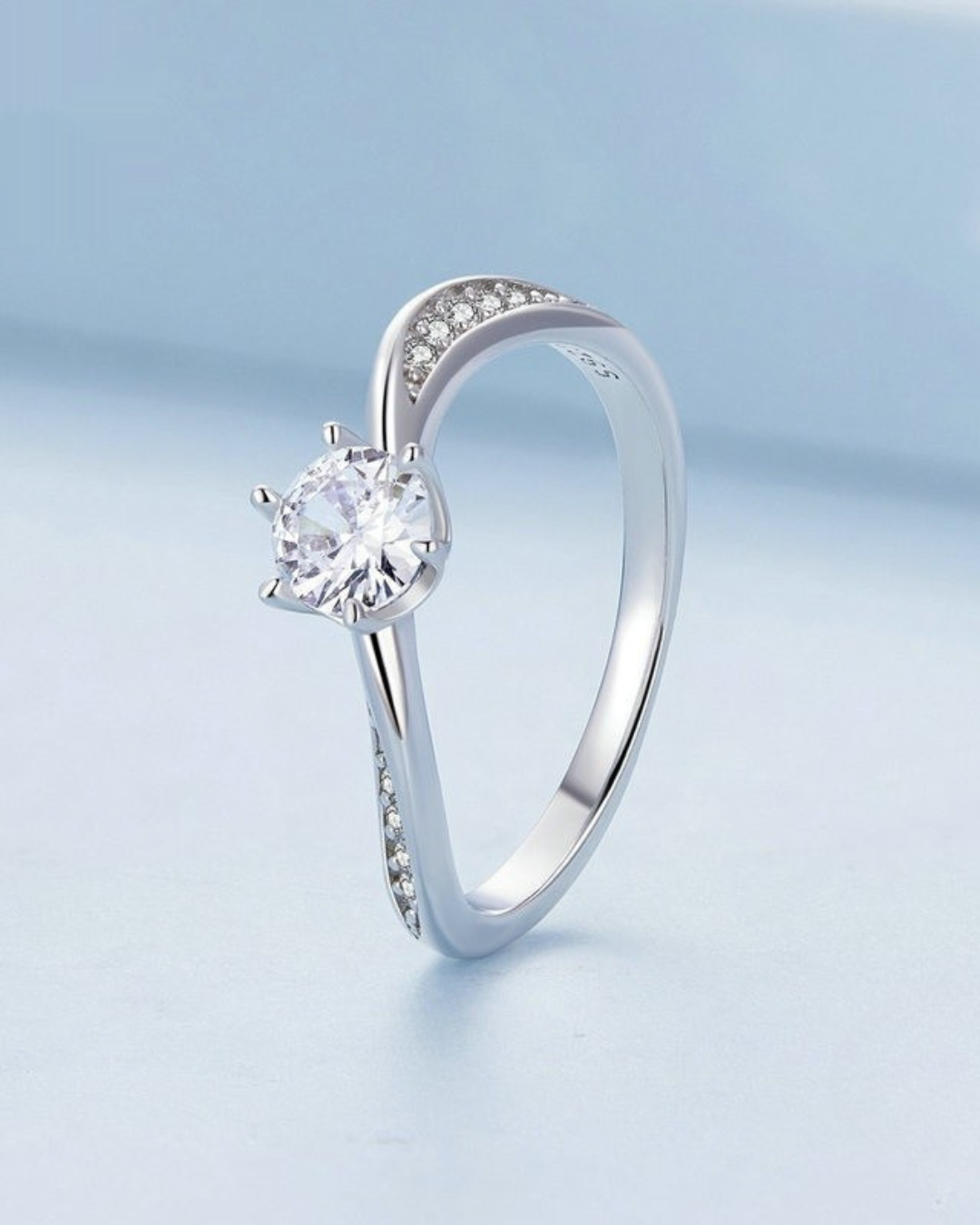 Élancy Ring – 925 Sterling Silver Solitaire Ring with Twisted Zirconia Band | Classic & Modern