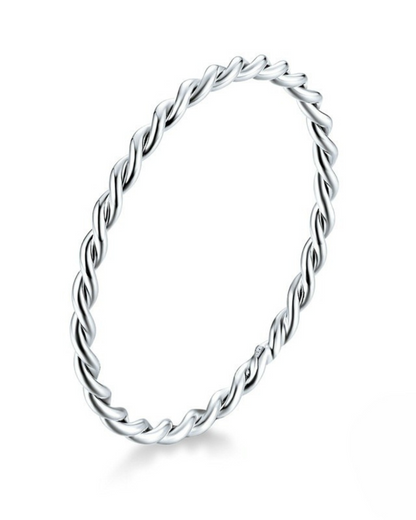 Lívia Ring – Anillo de banda retorcida de plata de ley 925 | Joyería minimalista apilable