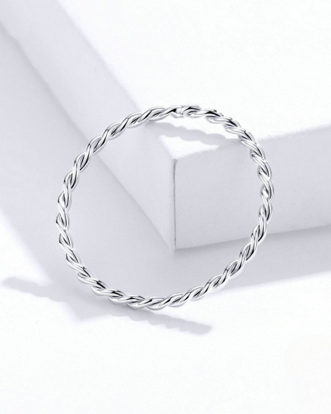 Lívia Ring – Anillo de banda retorcida de plata de ley 925 | Joyería minimalista apilable
