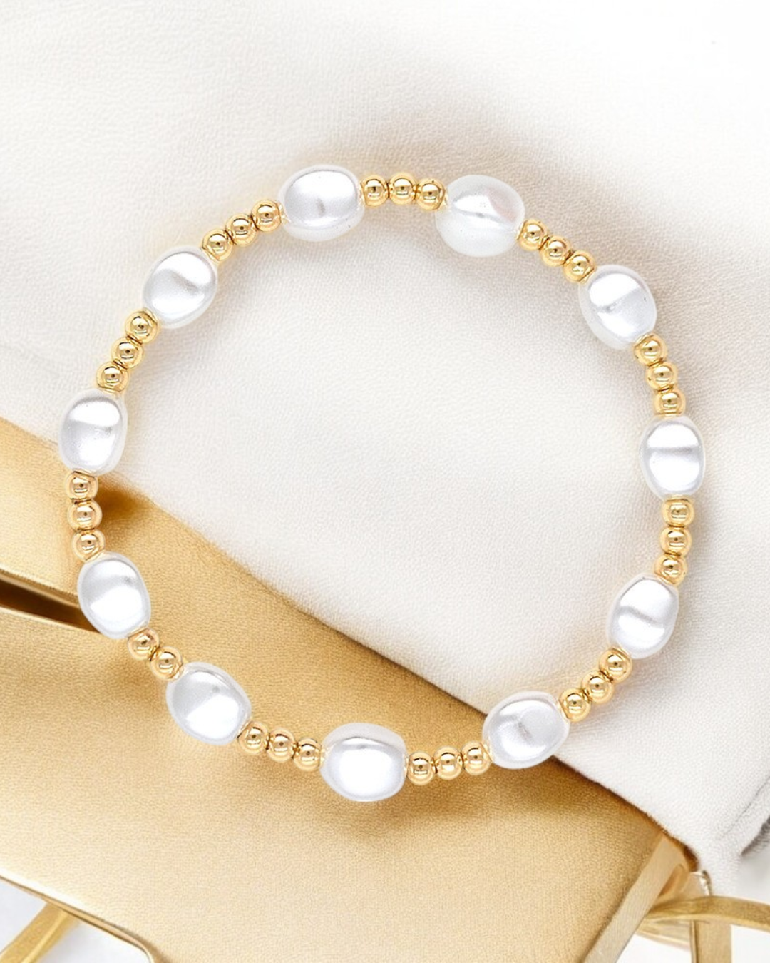 Pulsera Lunaria – Pulsera elástica de perlas barrocas y cuentas doradas para mujer | Serenyah