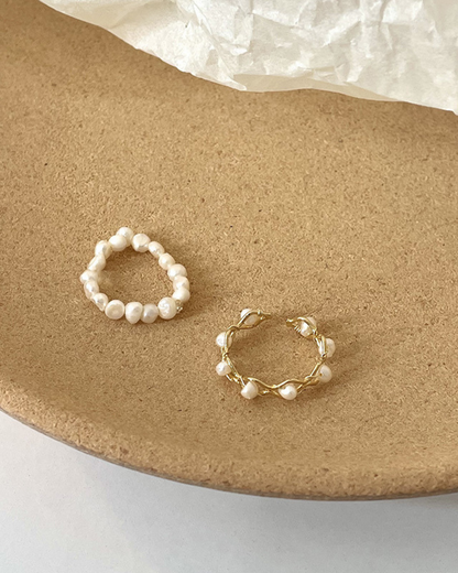 Anillo Náia – Anillo abierto chapado en oro con perlas de agua dulce y banda trenzada | Inspirado en la naturaleza