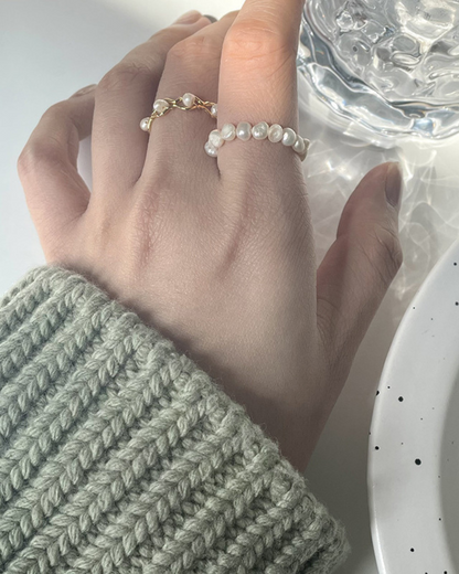 Anillo Náia – Anillo abierto chapado en oro con perlas de agua dulce y banda trenzada | Inspirado en la naturaleza