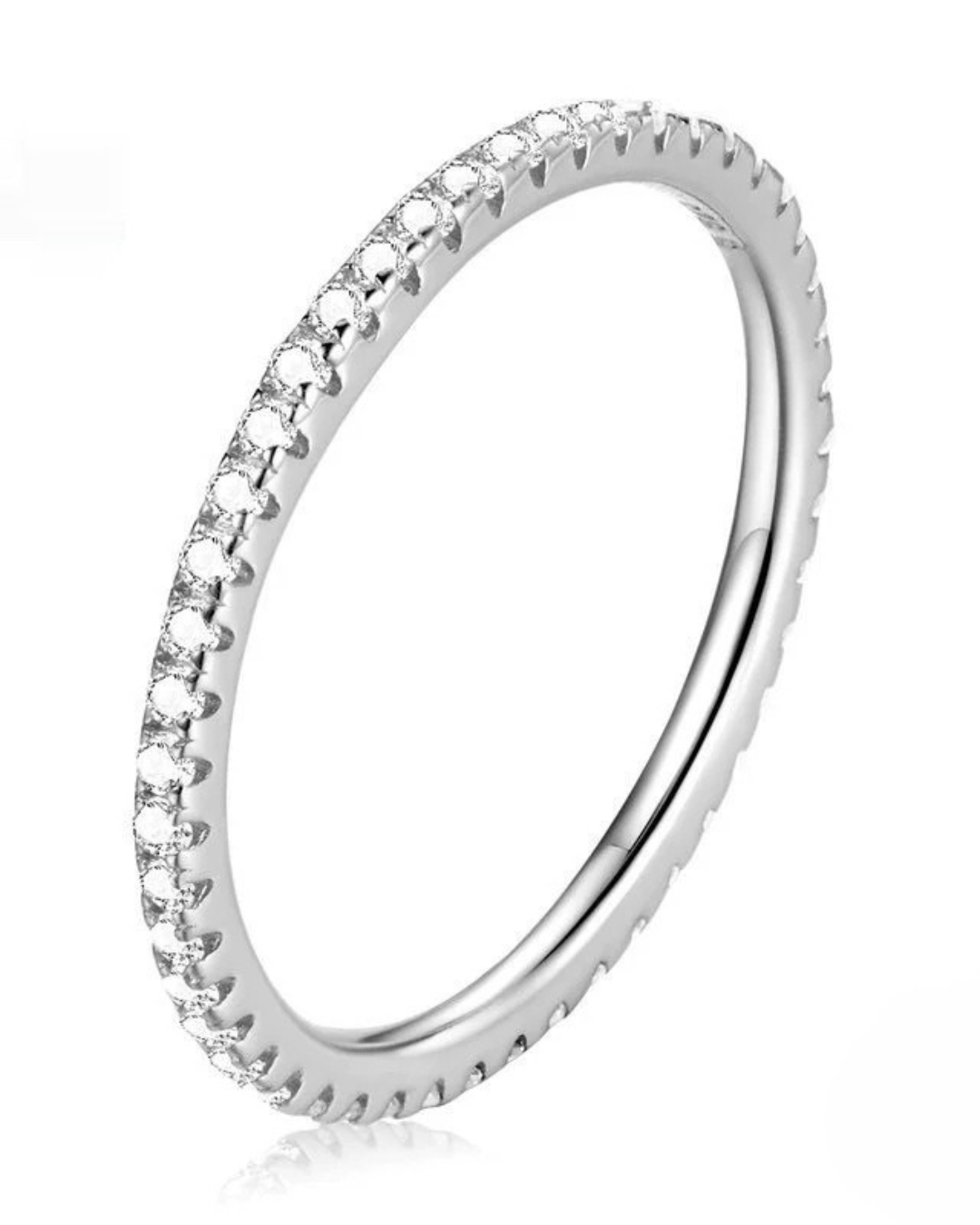 Anillo Néreya – Media alianza en Plata 925 con delicado engarce de circonitas blancas y elegante brillo