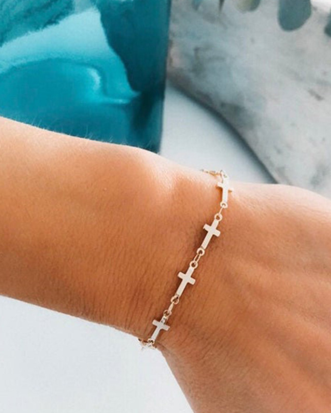 Croce Fine – Dainty Cross Link Bracelet for Women | Gold & Silver | Serenyah