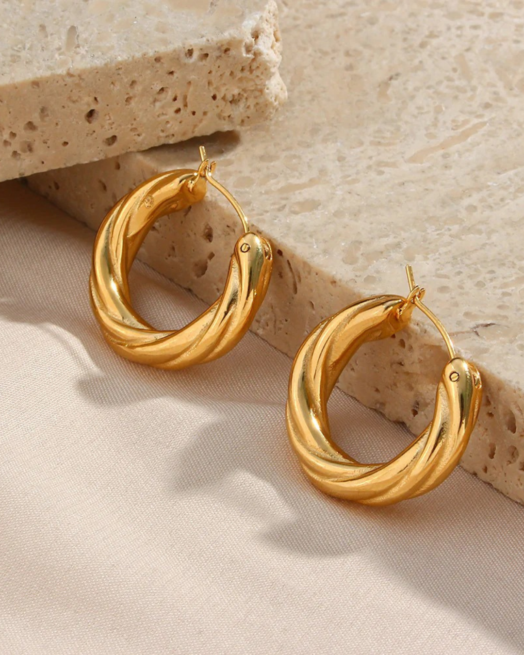 Aretes de Acero Inoxidable Retorcido Vienne Hoops – Serenyah