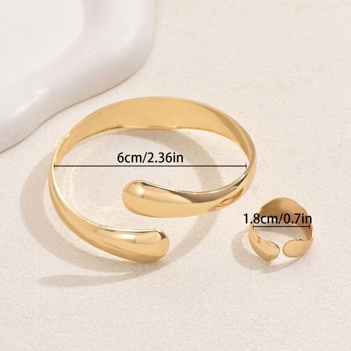 Forma Libera – Set de Anillo y Pulsera Dorados Orgánicos | Joyería Minimalista Escultórica | Serenyah